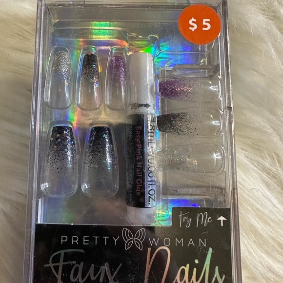 Other - 🩷5/$10 Pretty Woman Faux Nails Set